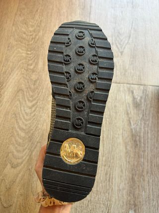 Zapatillas Michael Kors Negras y Doradas