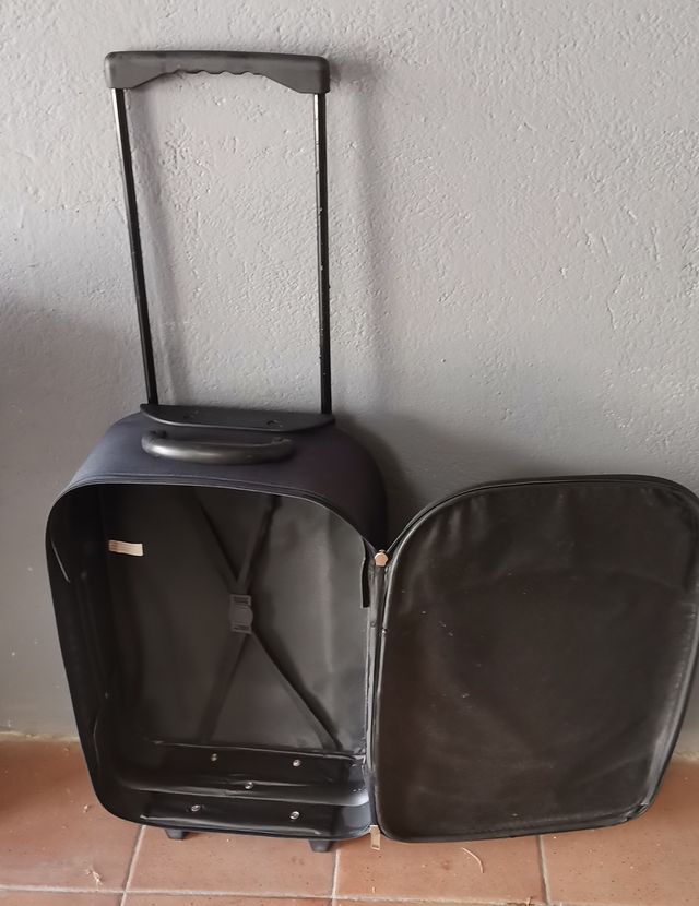 MALETA DE VIAJE 40L CON RUEDAS D Roses (no envío))