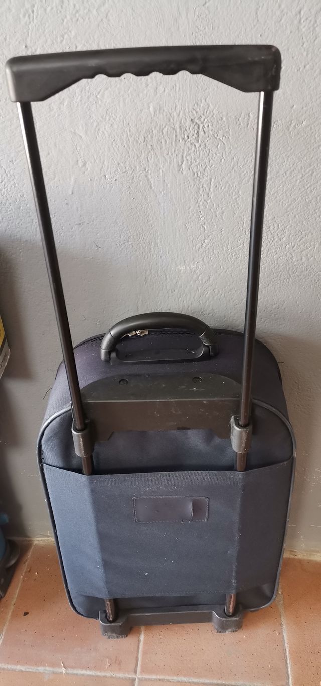 MALETA DE VIAJE 40L CON RUEDAS D Roses (no envío))