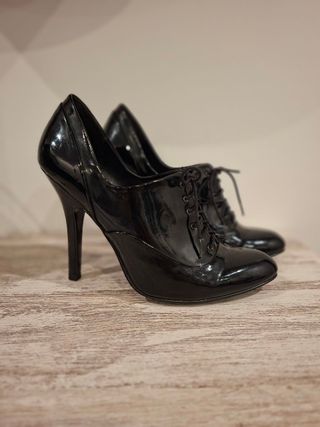 Zapatos Abotinados Charol Negros