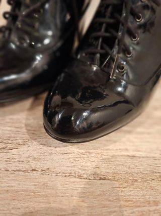 Zapatos Abotinados Charol Negros