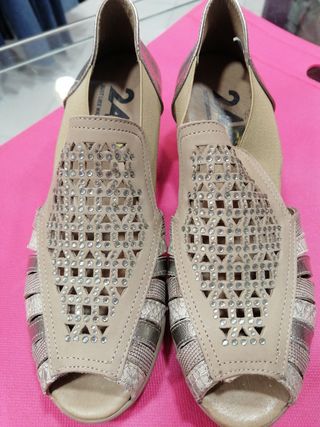 Sandalias cuña mujer beige y doradas