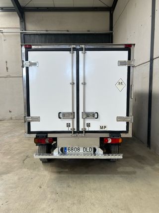 Nissan Cabstar isotermico 3.0 diesel 110 cv  2006