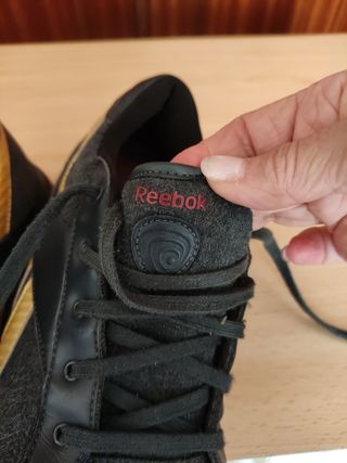 Zapatillas Reebok Negras y Doradas