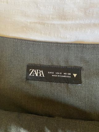 Minifalda Zara gris con cinturón