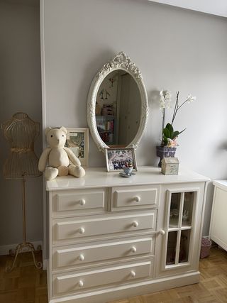 Cómoda bebé lacada blanca