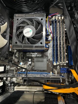 Placa B con Phenom II X6 1055T y disipador 