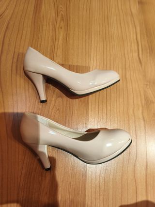 Zapatos de salón beige