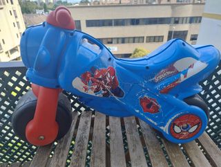 Correpasillos y Moto para Bebé a 15 euros los dos.