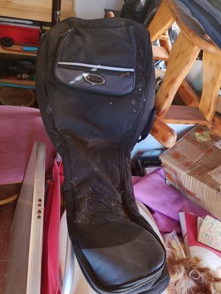 Funda de guitarra negra