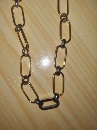 Cadena moderna eslabones dorados y plateados