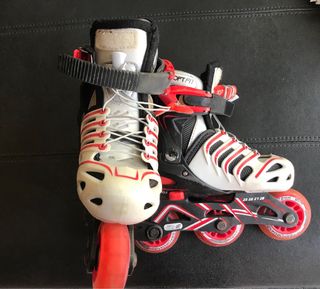 Patines en línea niño Talla 25-28 y protecciones.