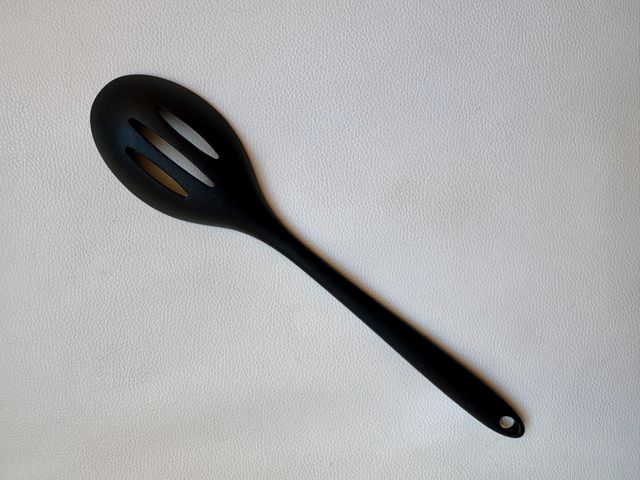 CUCHARA RANURADA DE SILICONA