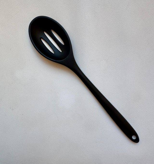 CUCHARA RANURADA DE SILICONA