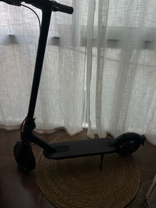 Patinete eléctrico negro