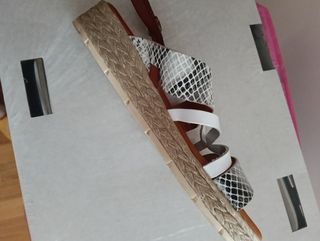 Sandalias Wikers Piel Tiras Serpiente Marrón