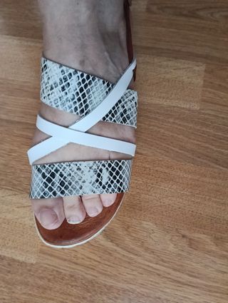 Sandalias Wikers Piel Tiras Serpiente Marrón