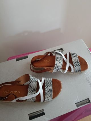 Sandalias Wikers Piel Tiras Serpiente Marrón