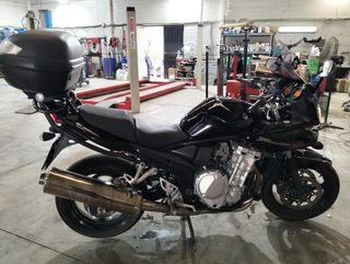 Moto Suzuki Bandit Negra