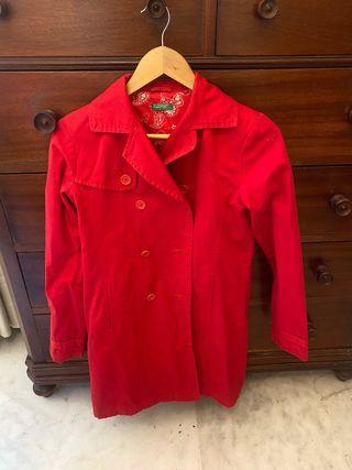 Trench roja Benetton