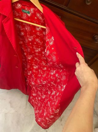 Trench roja Benetton