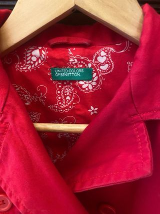 Trench roja Benetton