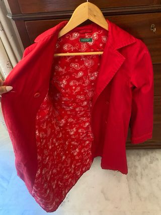 Trench roja Benetton