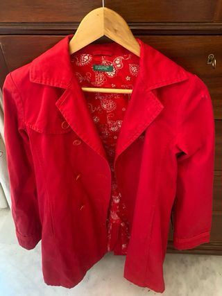 Trench roja Benetton