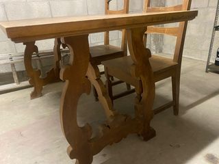Tavolo e 4 sedie in noce massiccio