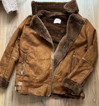 Chaqueta marrón con forro de pelo
