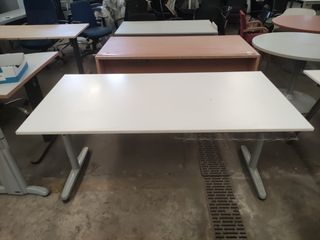 Mesa blanca despacho escritorio IKEA. Ref M71
