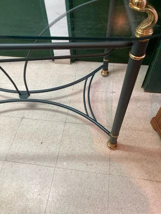 Mesa de comedor de cristal y metal