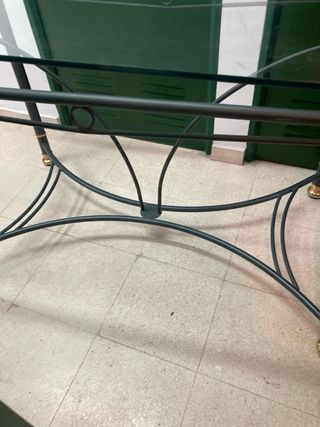 Mesa de comedor de cristal y metal