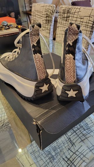Botas Converse Negras y Multicolor