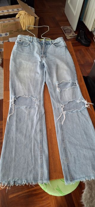 Pantalón vaquero mujer desgastado
