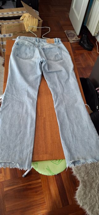 Pantalón vaquero mujer desgastado