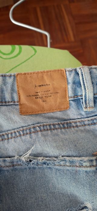 Pantalón vaquero mujer desgastado