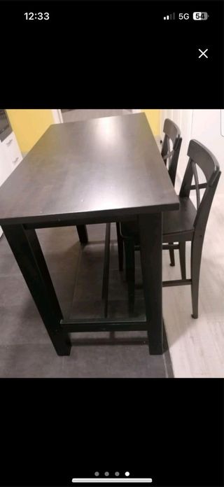 Mesa de comedor alta de madera negra