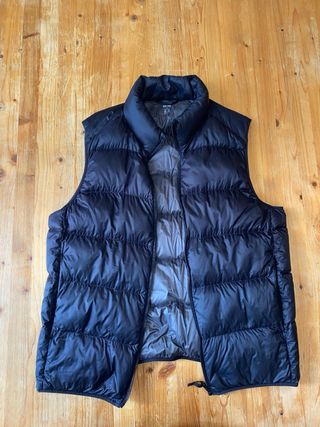 Chaleco Uniqlo Negro Plumas Ultraligero