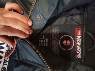 Chaqueta Geographical Norway verde con capucha