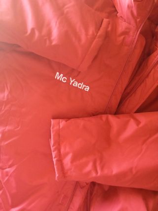 MC Yadra Chaqueta Roja