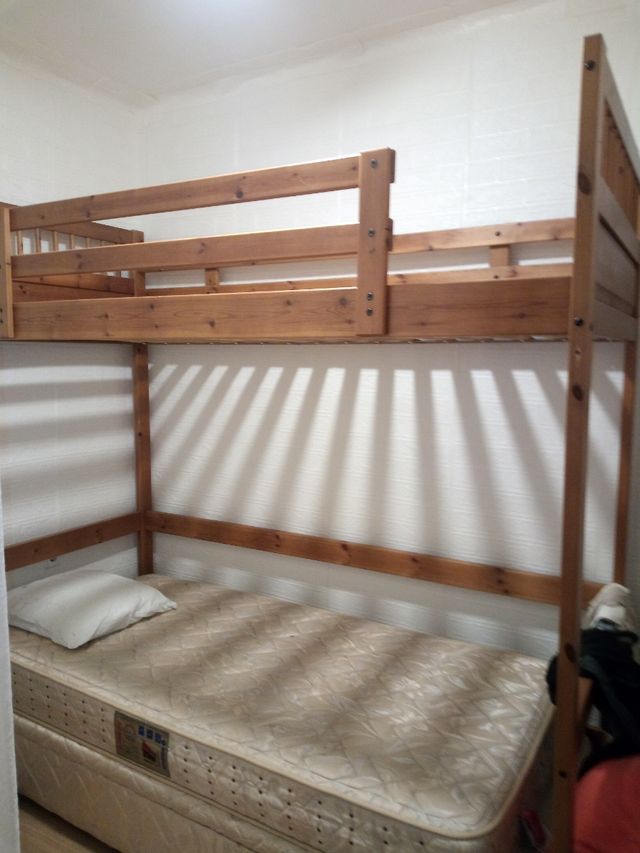 Litera de maderaescuns sola cama