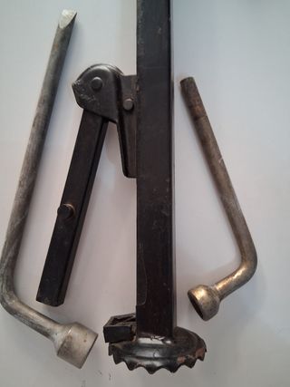 Gato Coche Antiguo + Llaves Rueda 19 y 20