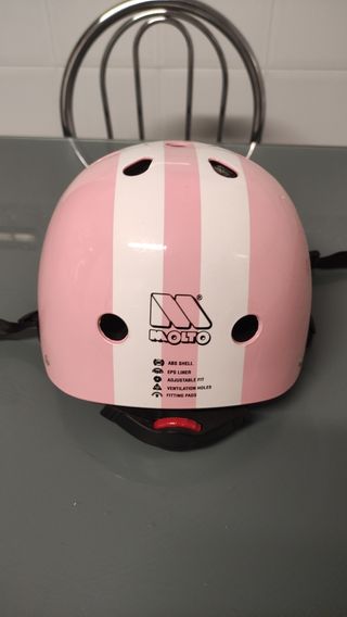 Casco infantil rosa con protecciones
