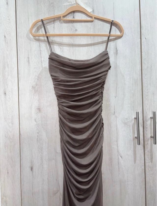 Vestido largo marrón drapeado