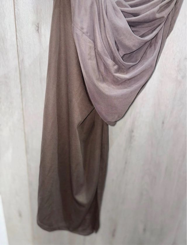 Vestido largo marrón drapeado