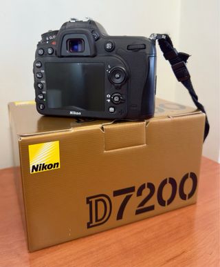 Nikon D7200 + objetivo Nikkor 18-140mm f/3.5-5.6 