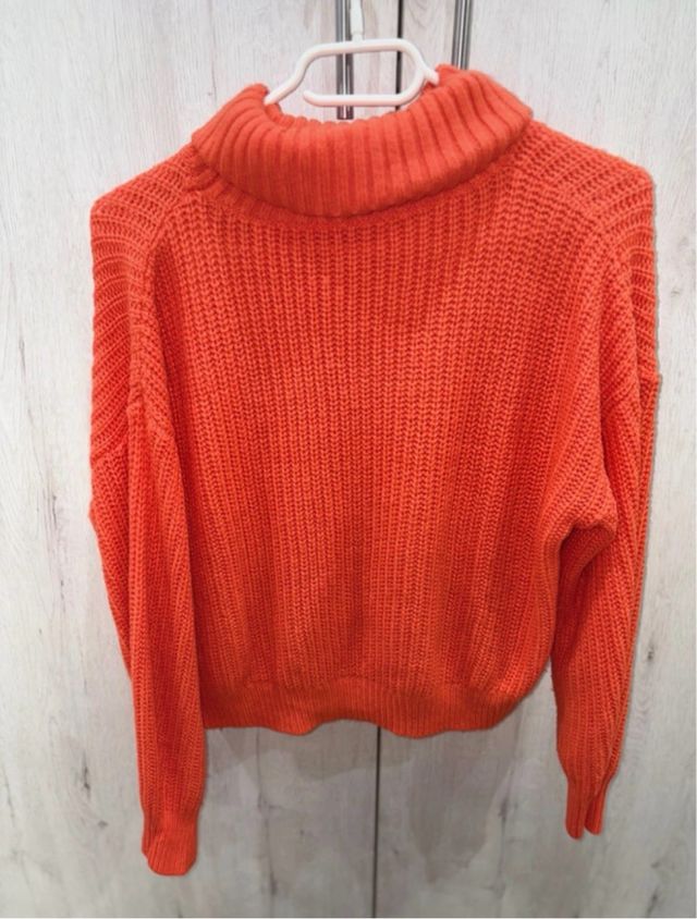 Jersey naranja cuello alto
