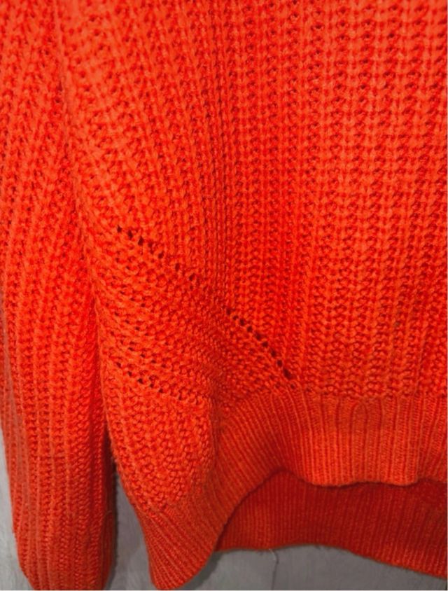 Jersey naranja cuello alto