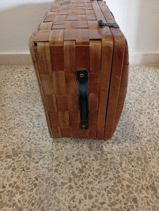 Baúl de mimbre marrón